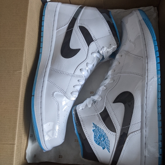 Jordan 1 mid laser blue size 9.5 - Picture 5 of 5